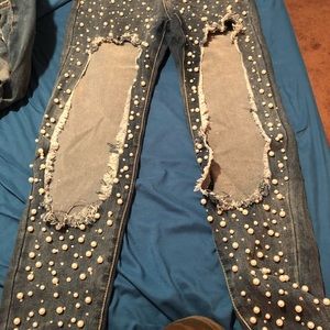 Cute ripped jeans with pearls